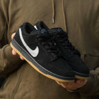 SB DUNK LOW FOG BLACK GUM
