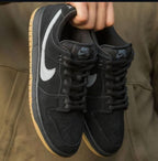 SB DUNK LOW FOG BLACK GUM