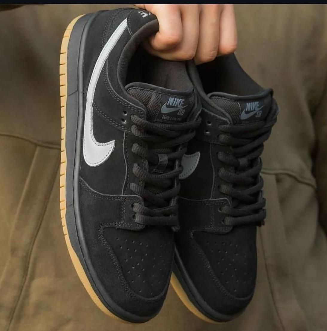 SB DUNK LOW FOG BLACK GUM