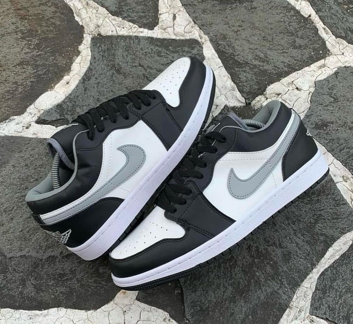 AIR JORDAN 1 LOW PARTICLE GREY