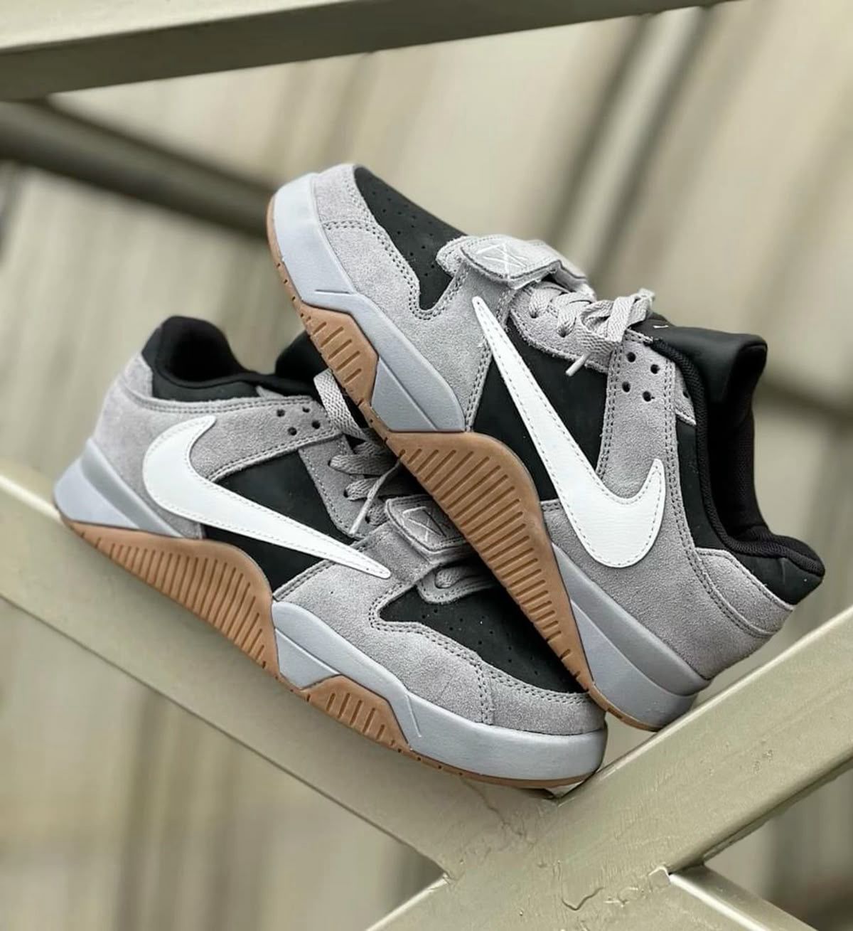 NIKE TRAVIS SCOTT X JORDAN CUT THE JACK GREY U.A