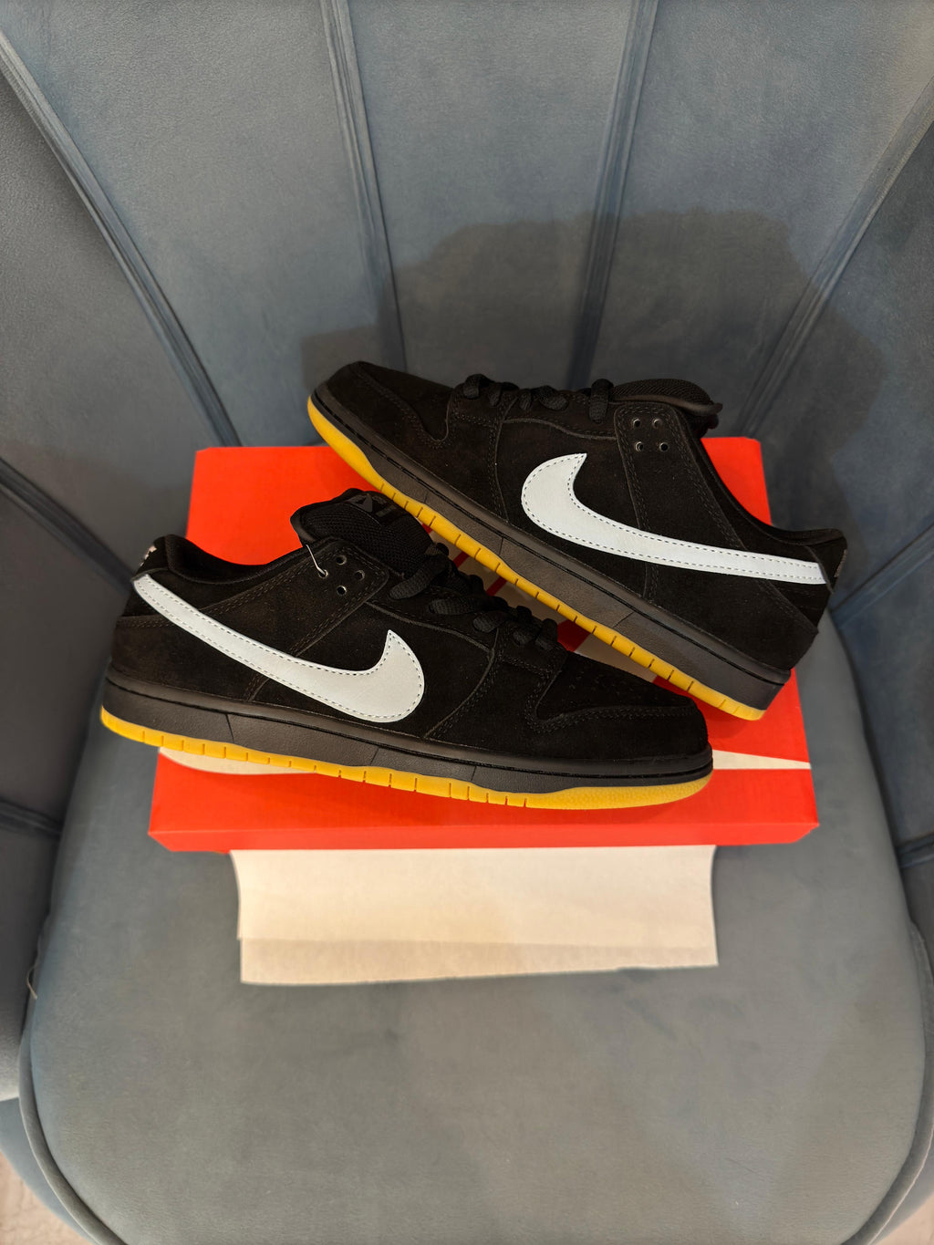 SB DUNK LOW FOG BLACK GUM