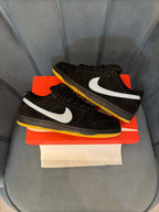 SB DUNK LOW FOG BLACK GUM