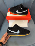 SB DUNK LOW FOG BLACK GUM