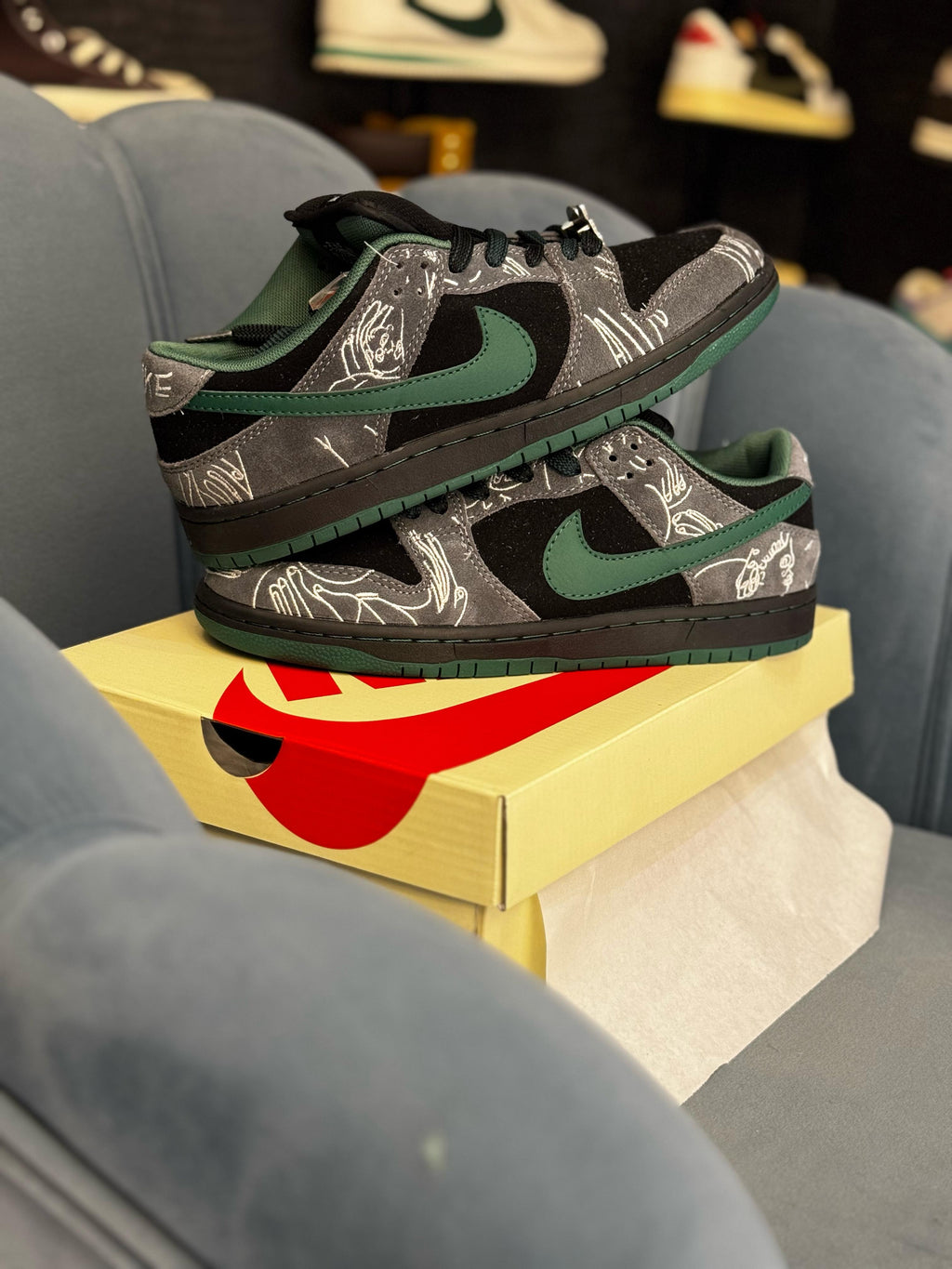 NIKE SB DUNK LOW THERE SKATEBOARD