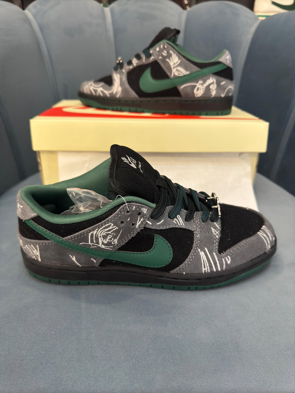 NIKE SB DUNK LOW THERE SKATEBOARD