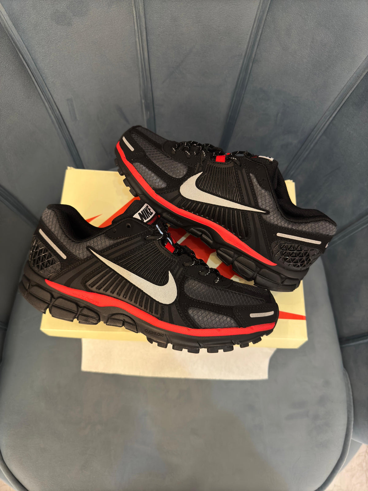 NIKE ZOOM VOMERO 5 BRED SPIDER MAN