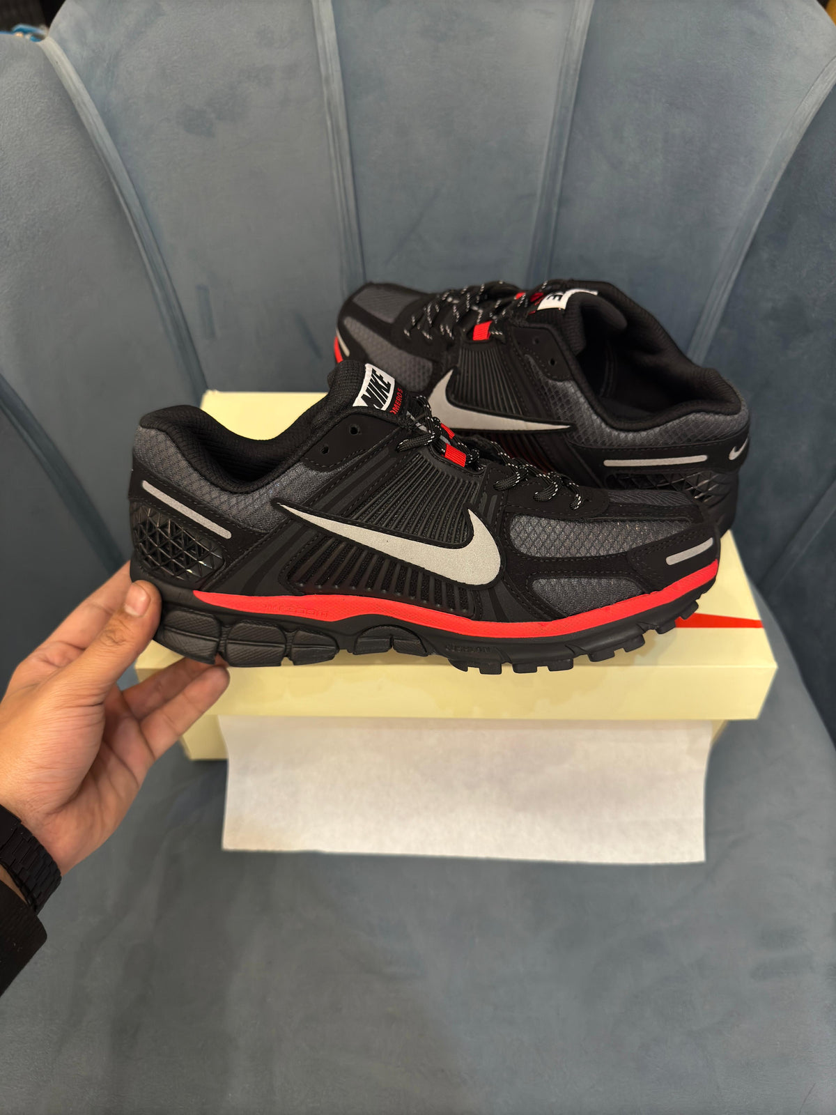 NIKE ZOOM VOMERO 5 BRED SPIDER MAN