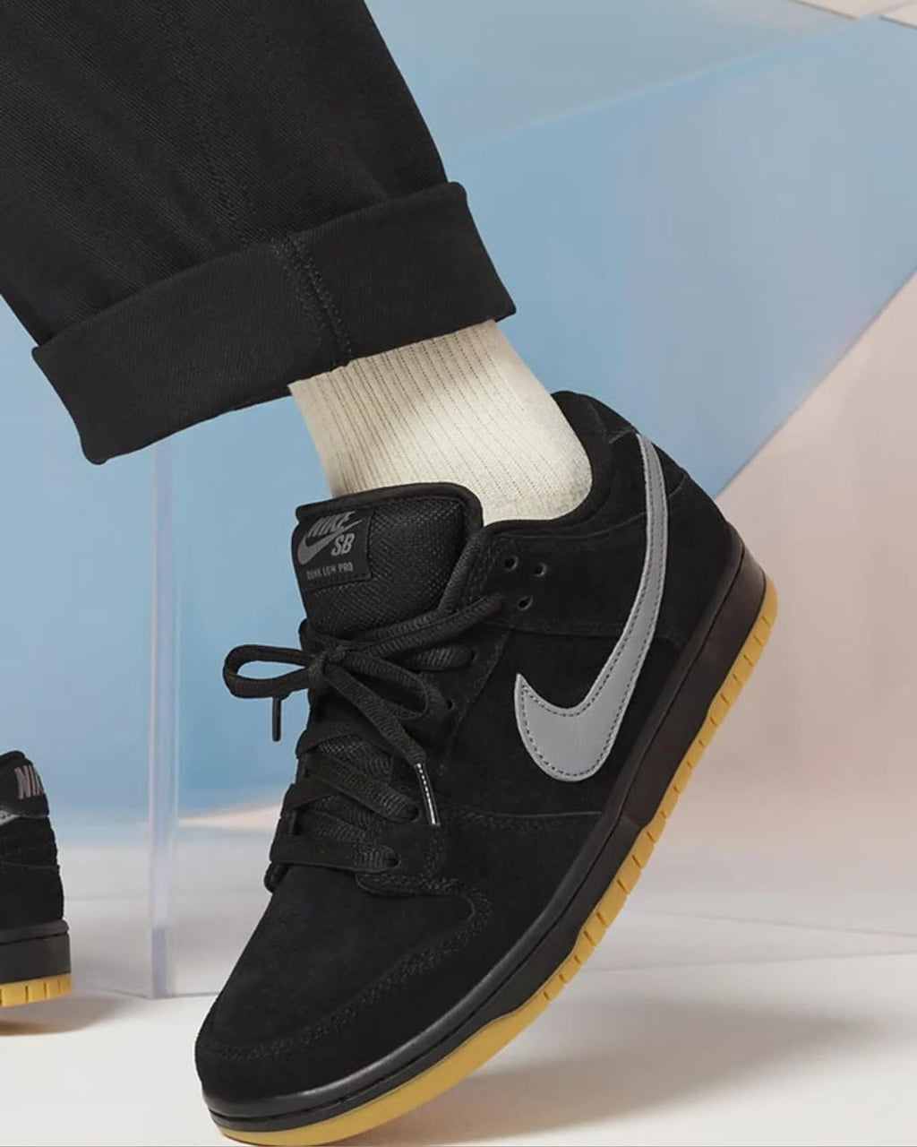 SB DUNK LOW FOG BLACK GUM