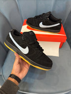SB DUNK LOW FOG BLACK GUM
