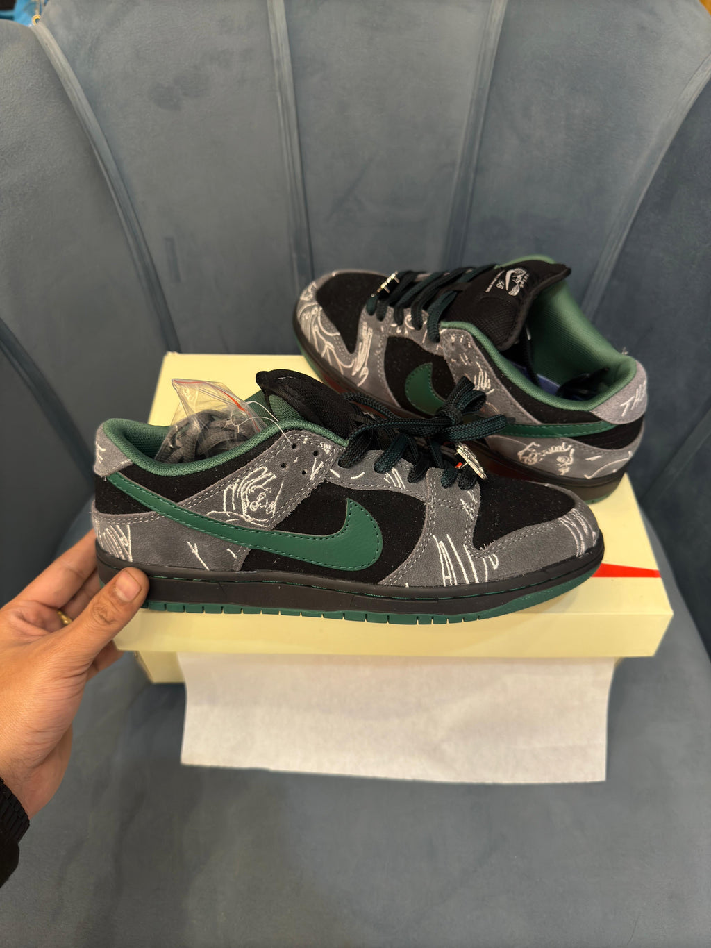 NIKE SB DUNK LOW THERE SKATEBOARD