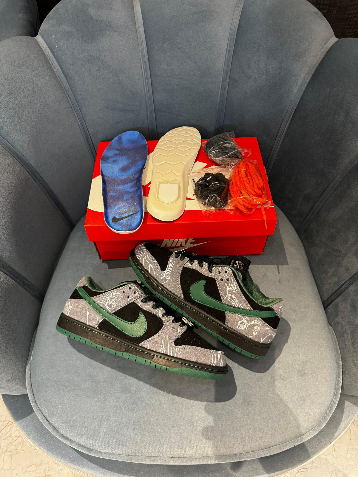 NIKE SB DUNK LOW THERE SKATEBOARD