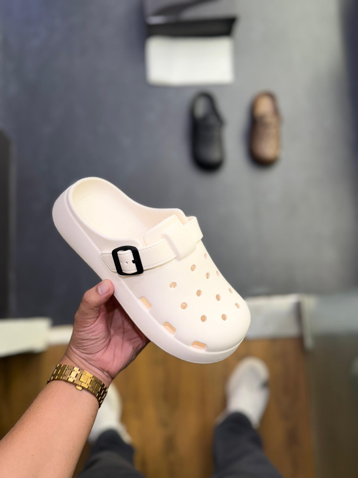 CROCS CLOGS