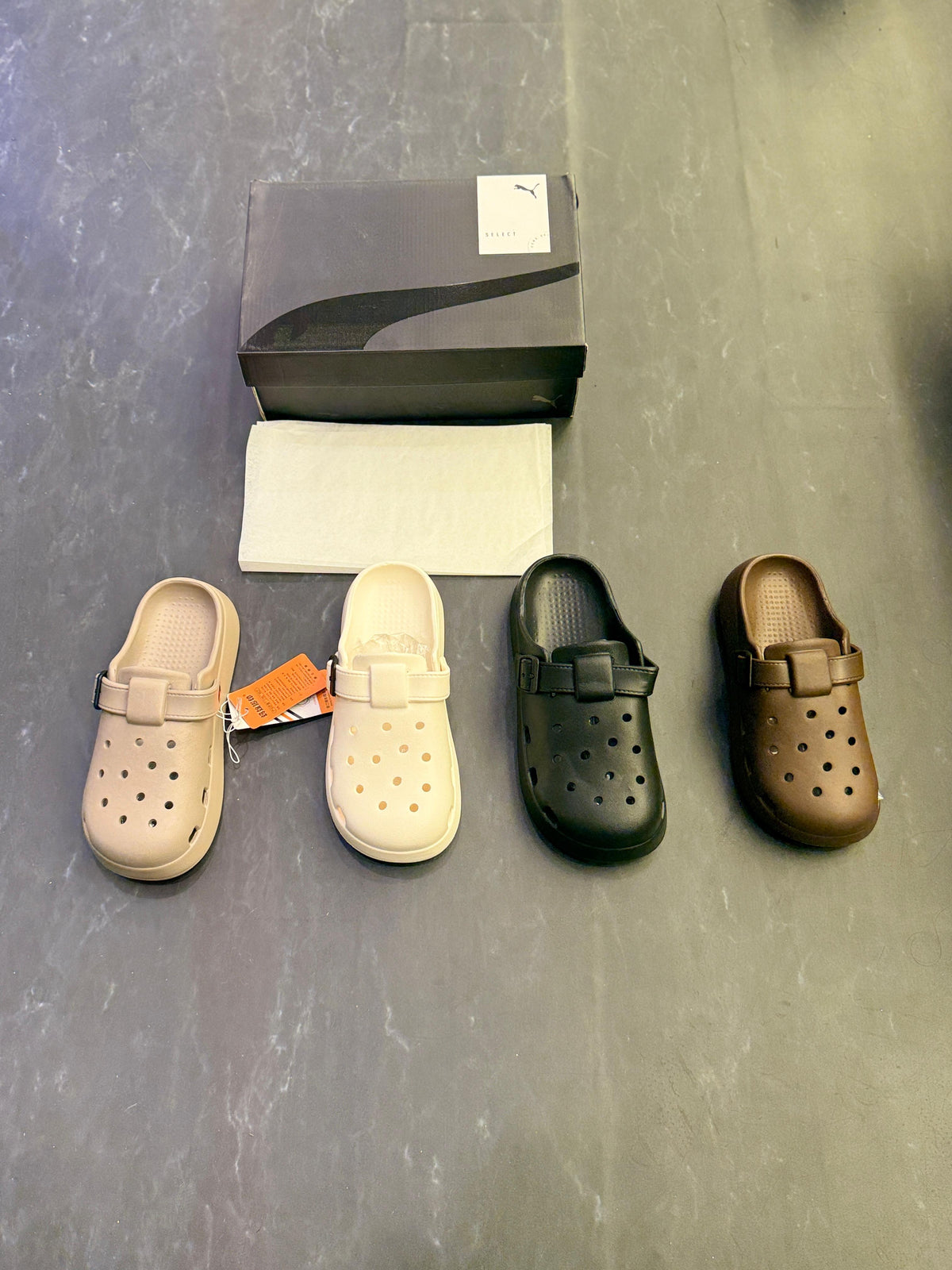 CROCS CLOGS