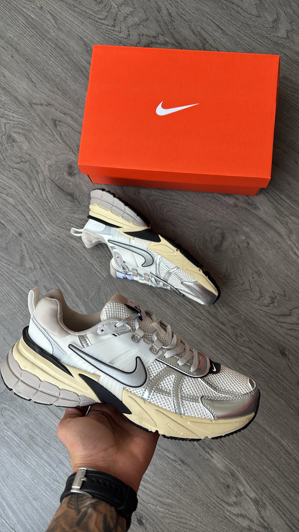 NIKE V2K RUN