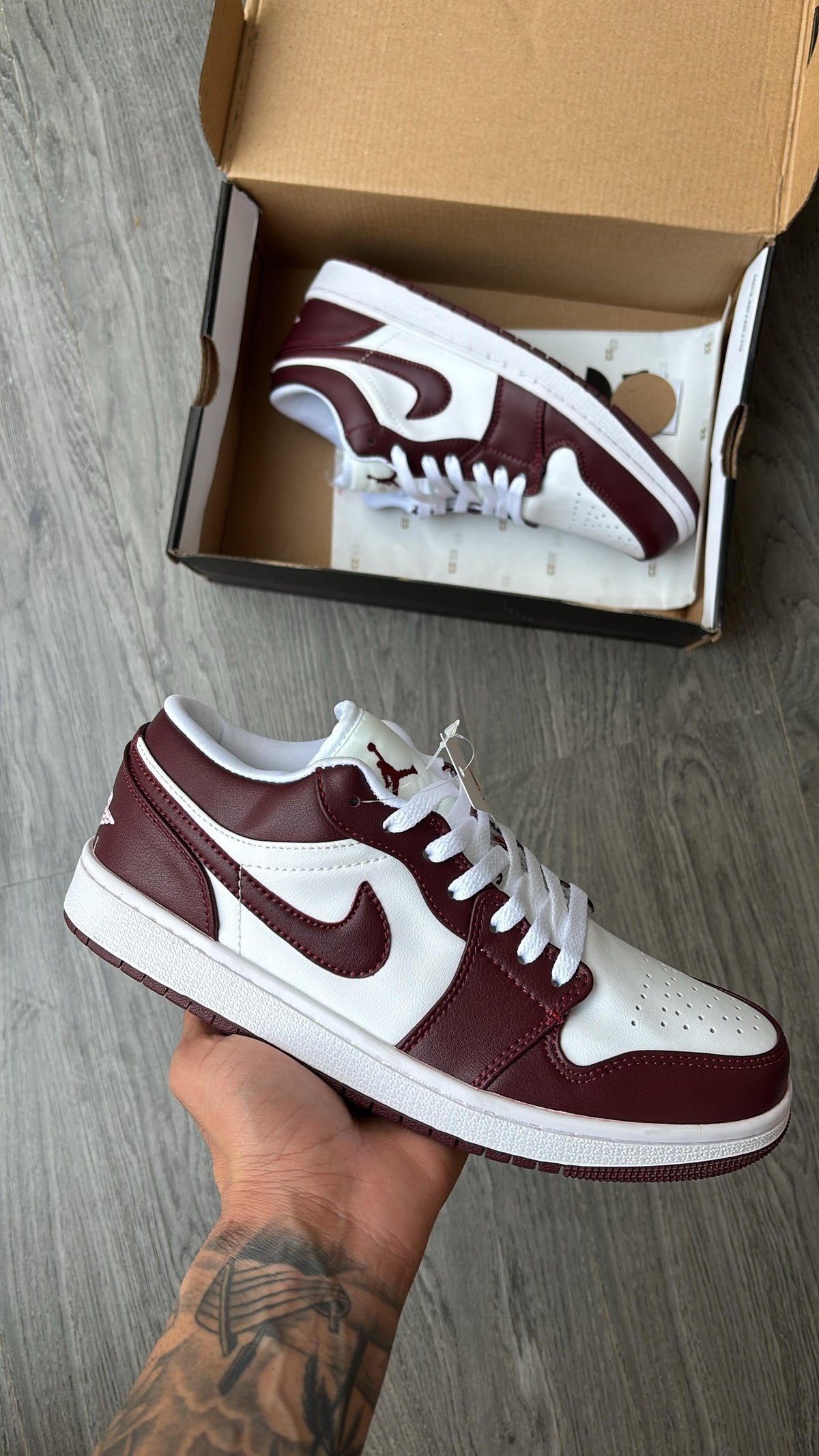 AIR JORDAN ONE LOW