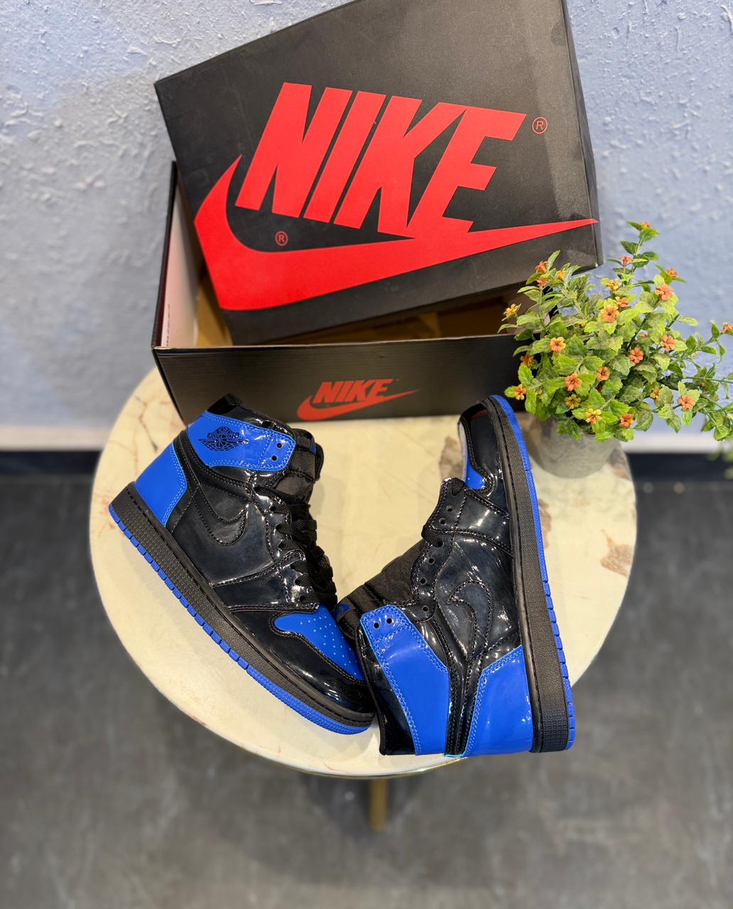 AIR JORDANS RETRO 1 PATENT BLUE BLACK