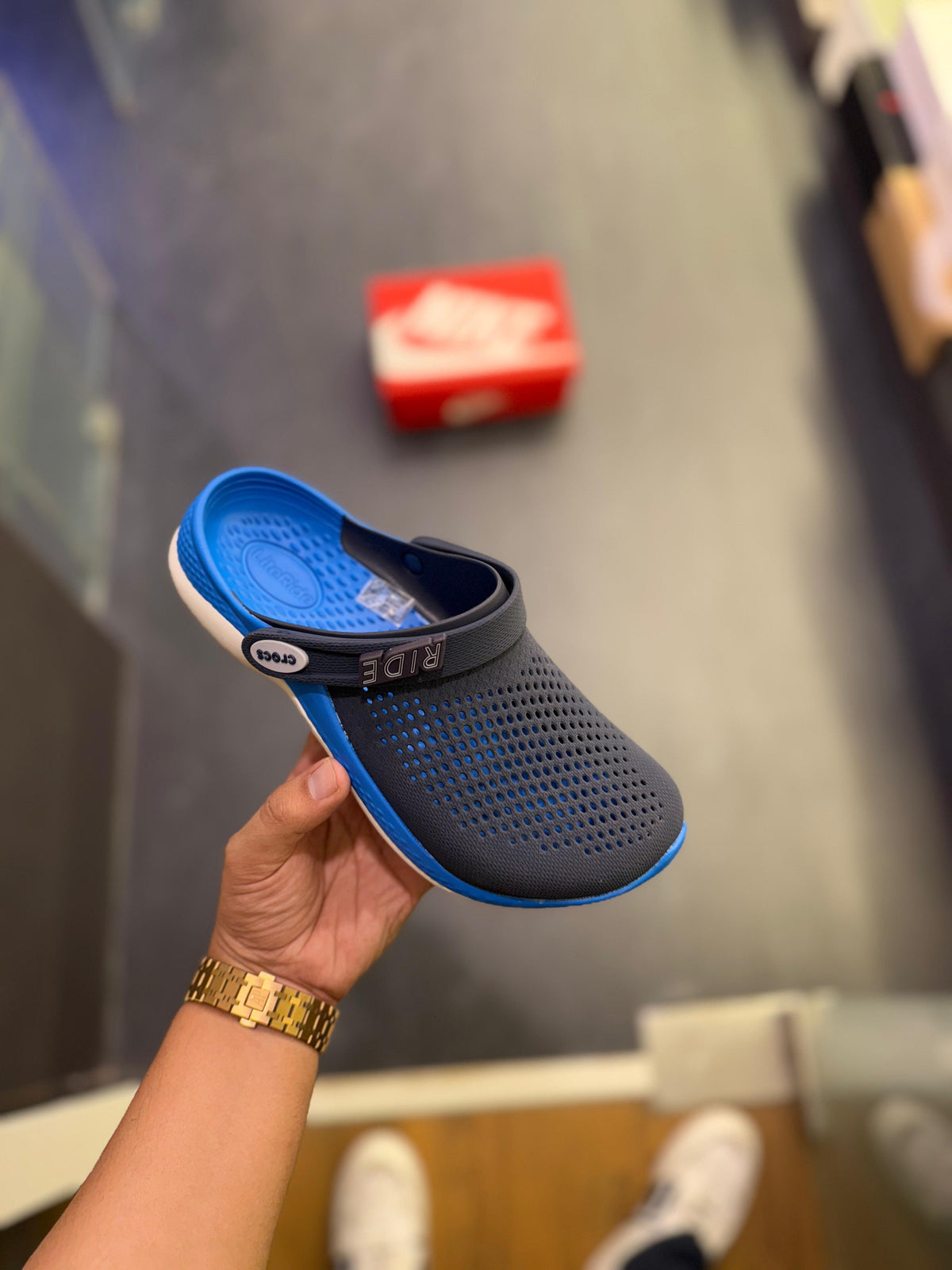 CROCS