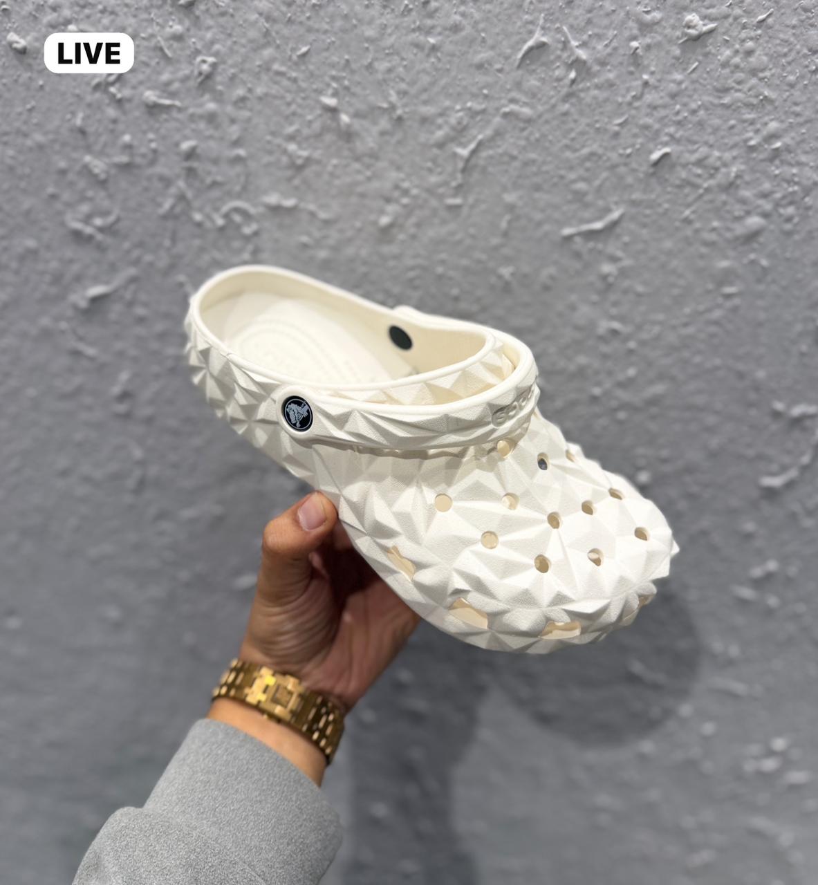 CROCS OFFGRID CLOGS