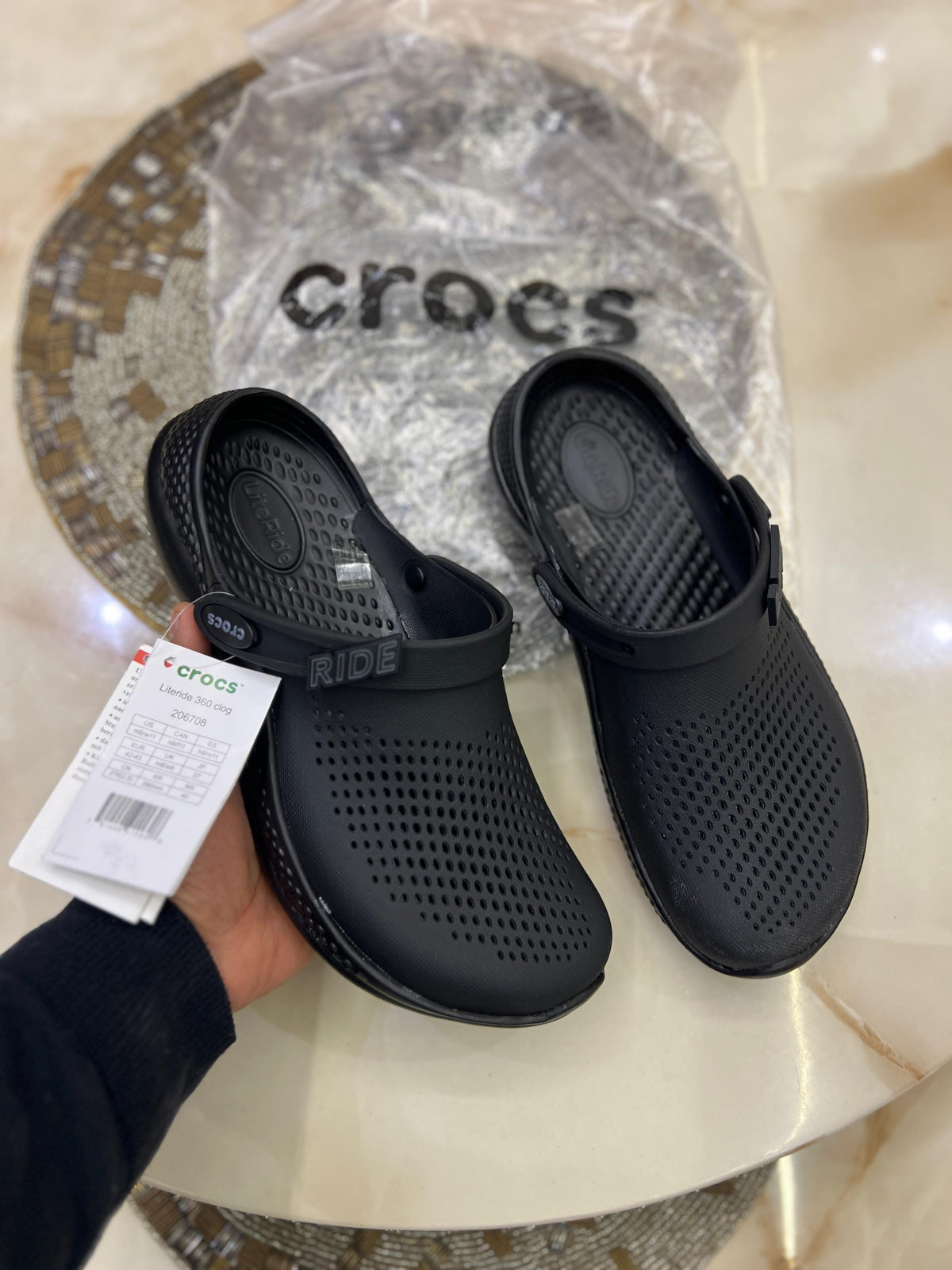 CROCS