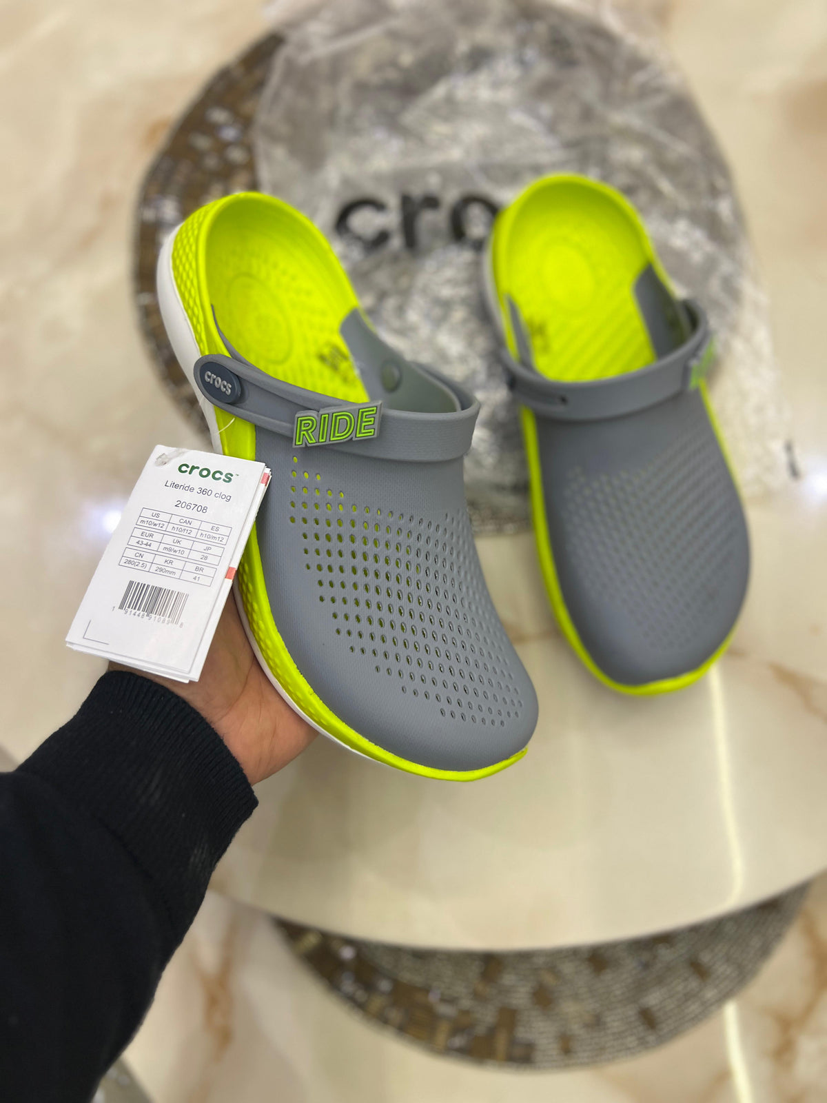 CROCS