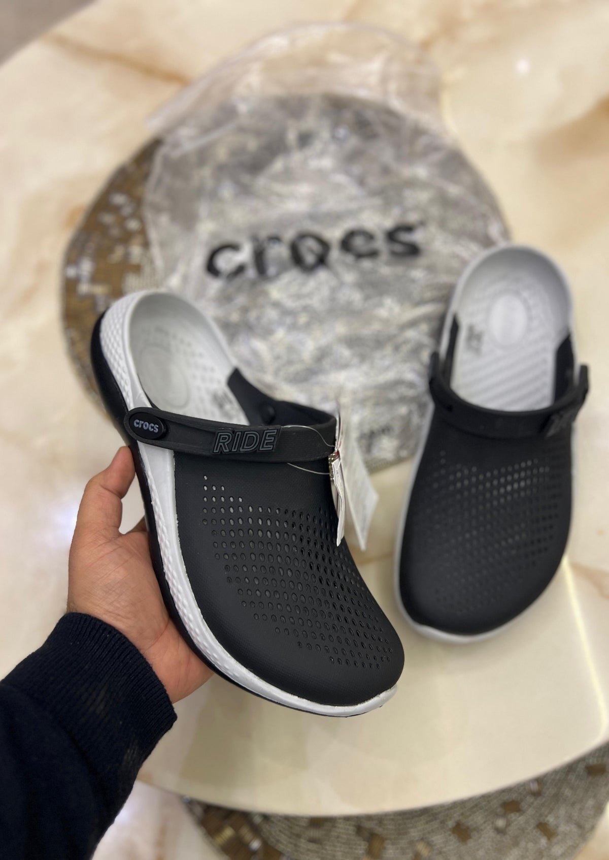 CROCS