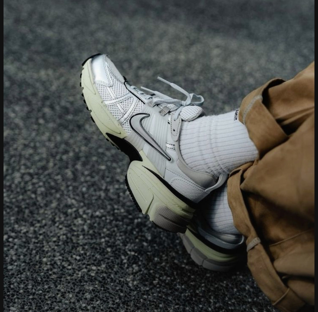 NIKE V2K RUN SILVER METALLIC