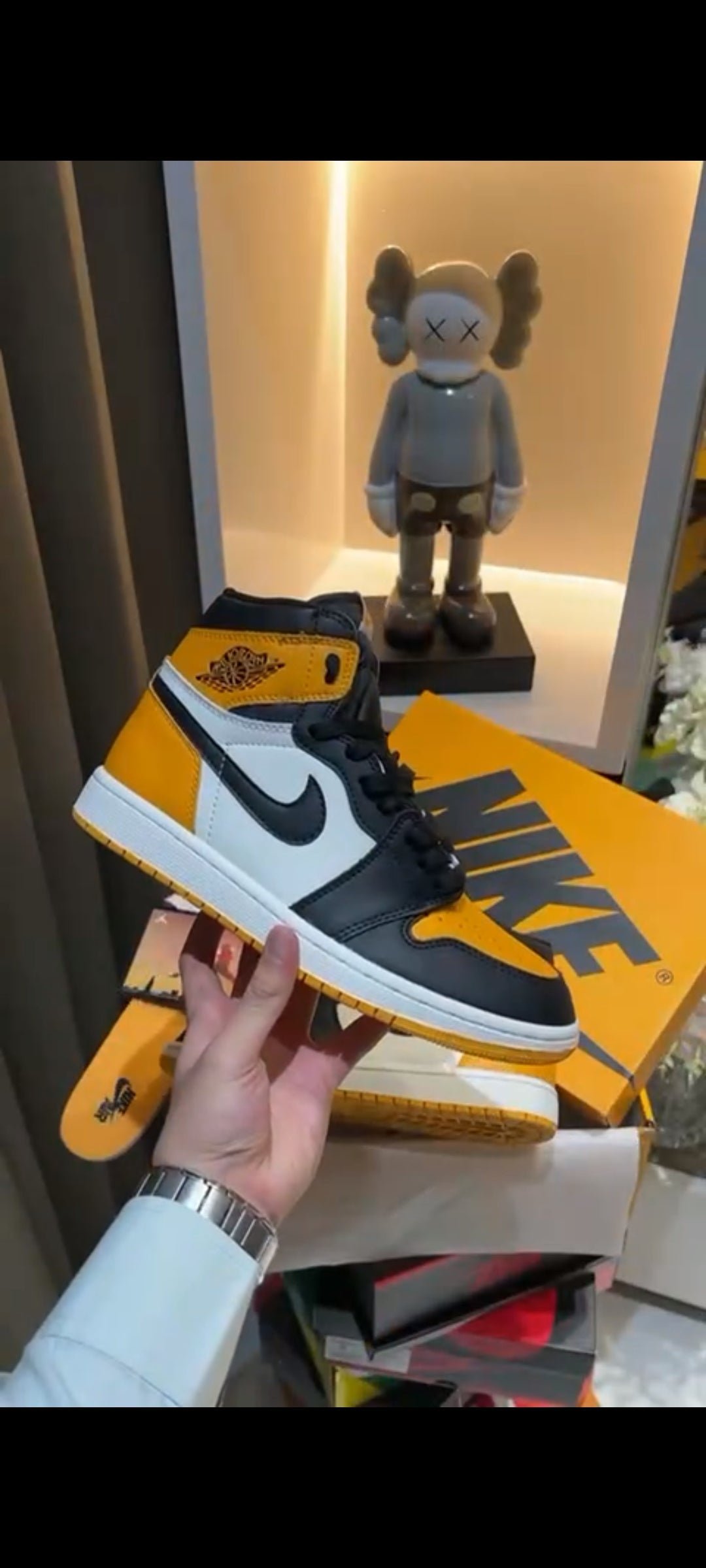 AIR JORDAN RETRO 1 HIGH TAXI U.A