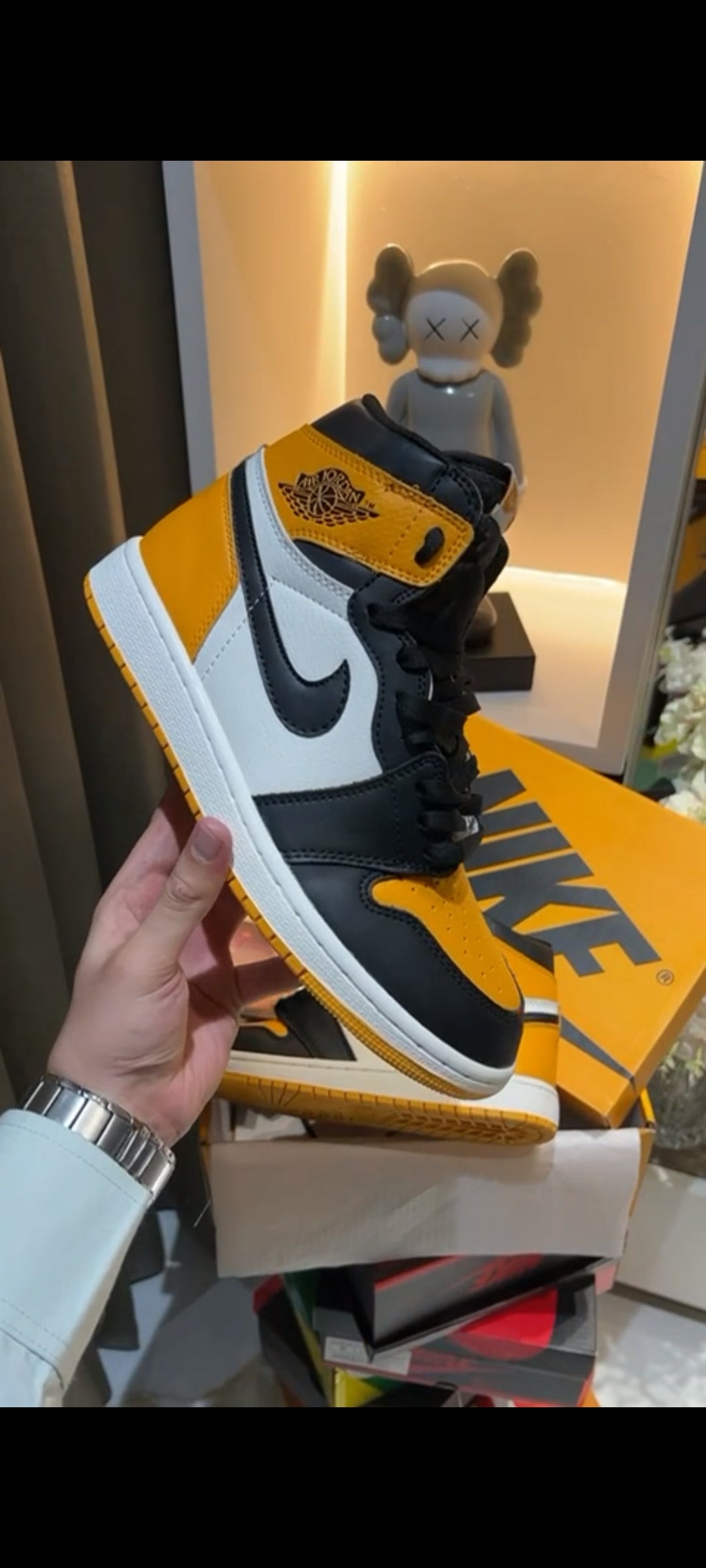 AIR JORDAN RETRO 1 HIGH TAXI U.A