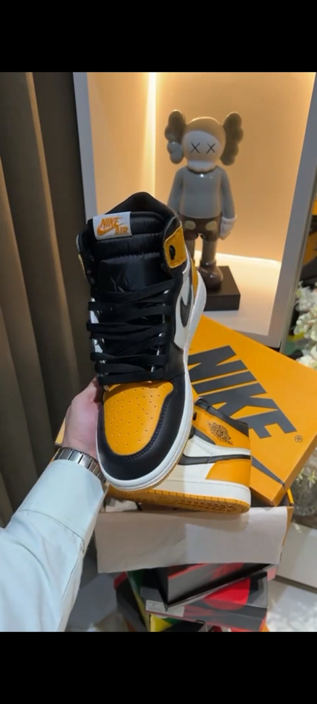 AIR JORDAN RETRO 1 HIGH TAXI U.A