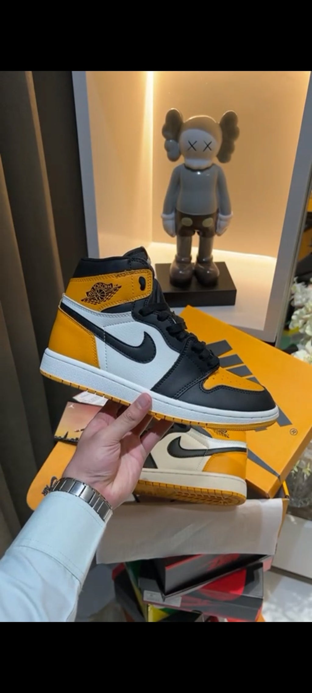 AIR JORDAN RETRO 1 HIGH TAXI U.A