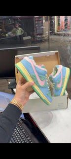 NIKE SB DUNK LOW X VERDY VISTY