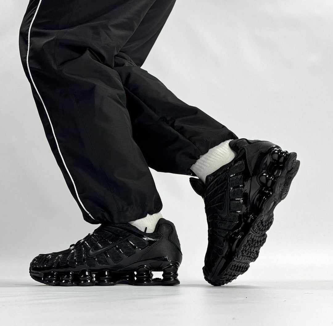 NIKE  AIRMAX SHOX TL TRIPPLE BLACK