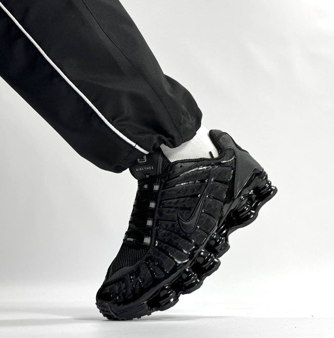 NIKE  AIRMAX SHOX TL TRIPPLE BLACK