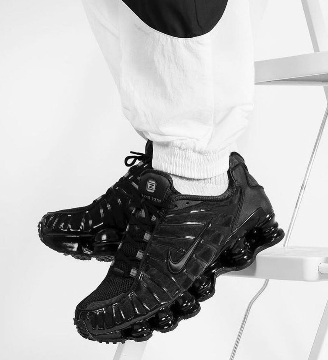 NIKE  AIRMAX SHOX TL TRIPPLE BLACK