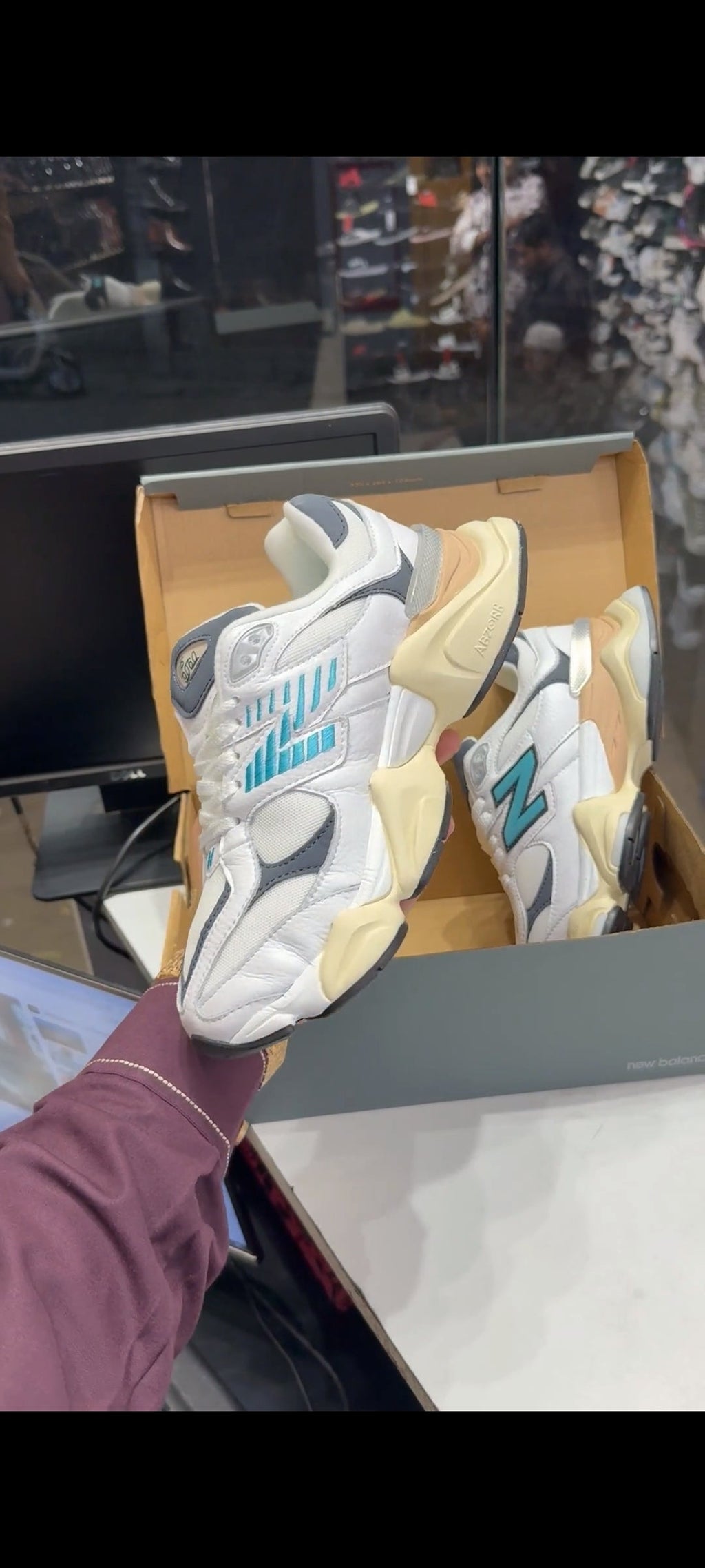 NEW Balance 9060