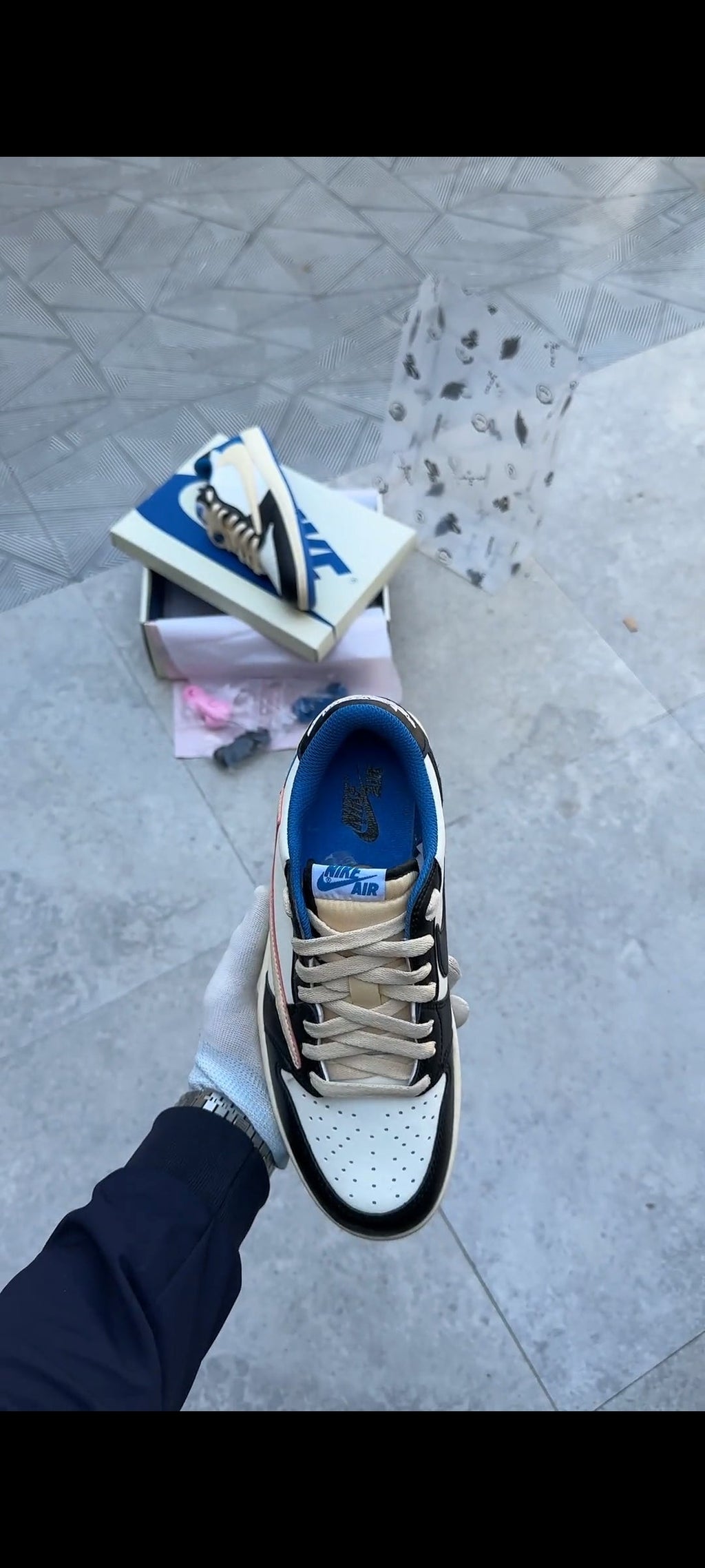 JORDAN 1 LOW FRAGMENT DESIGN X TRAVIS SCOTT U.A