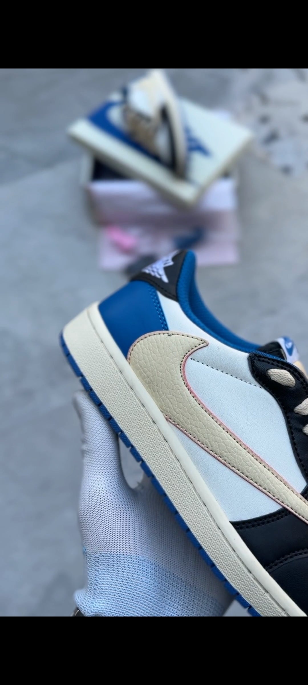 JORDAN 1 LOW FRAGMENT DESIGN X TRAVIS SCOTT U.A