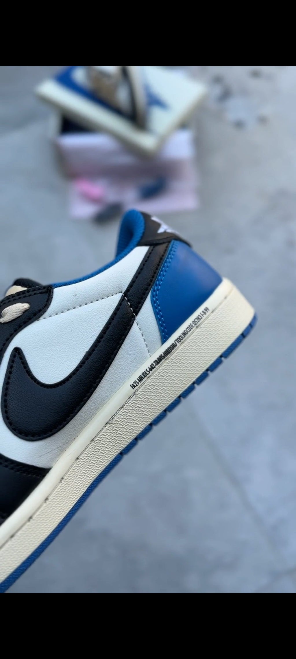 JORDAN 1 LOW FRAGMENT DESIGN X TRAVIS SCOTT U.A