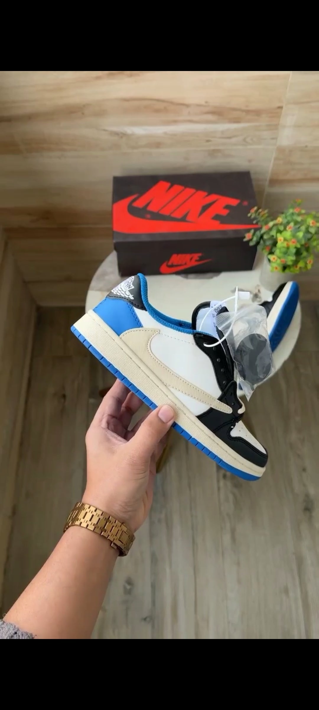 JORDAN 1 LOW FRAGMENT DESIGN X TRAVIS SCOTT