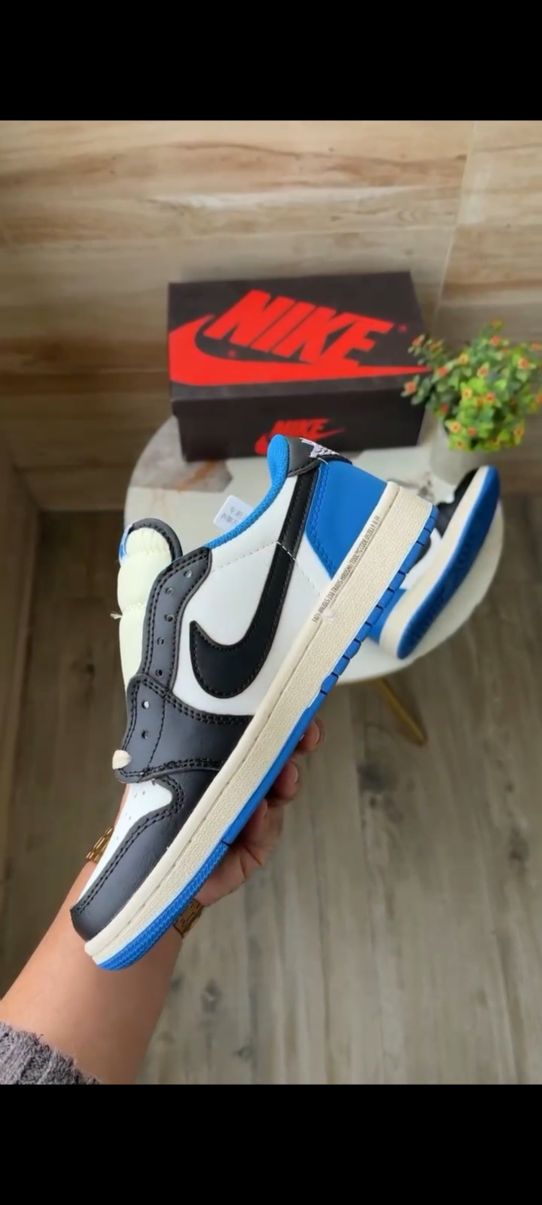JORDAN 1 LOW FRAGMENT DESIGN X TRAVIS SCOTT