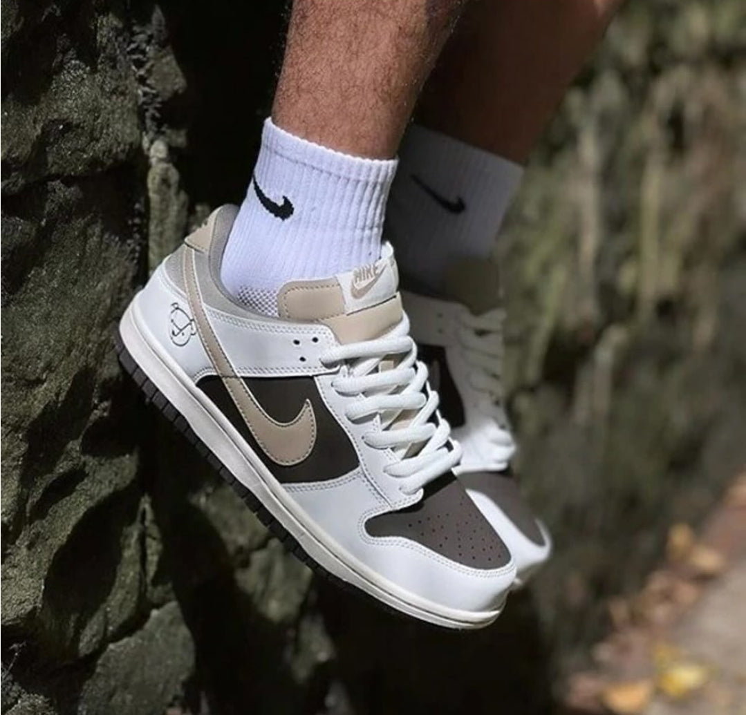 NIKE SB DUNK LOW OTOMO X KATSUHIRO DARK BROWN U.A