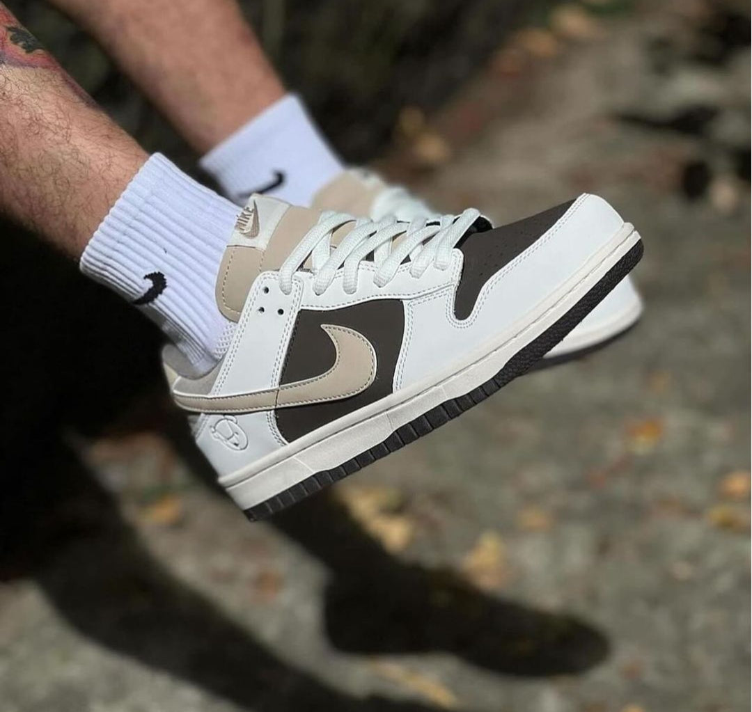 NIKE SB DUNK LOW OTOMO X KATSUHIRO DARK BROWN U.A