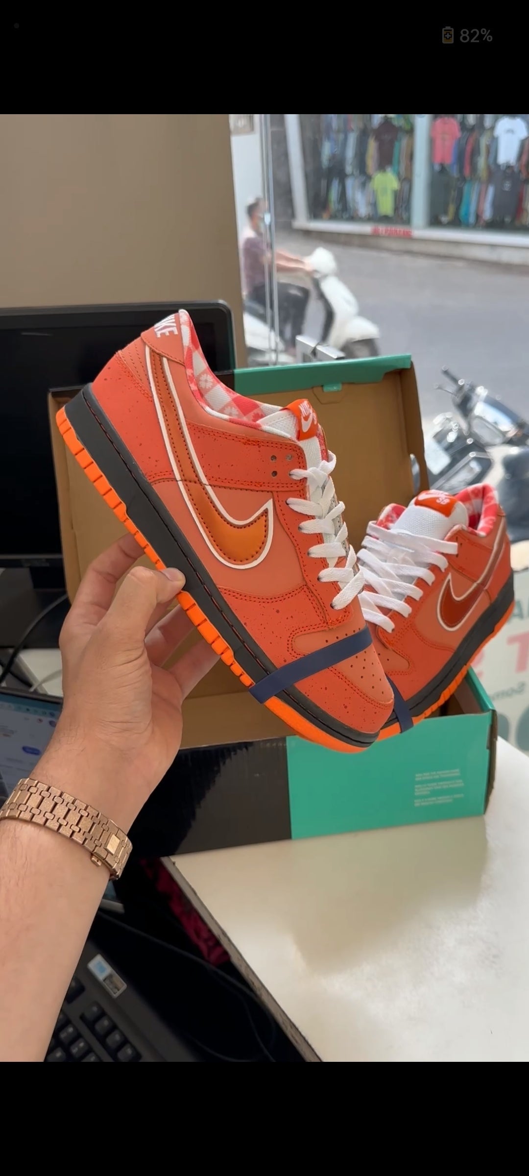 NIKE SB DUNK LOW LOBSTER ORANGE