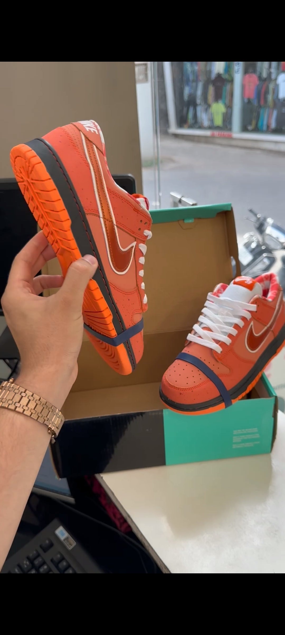 NIKE SB DUNK LOW LOBSTER ORANGE
