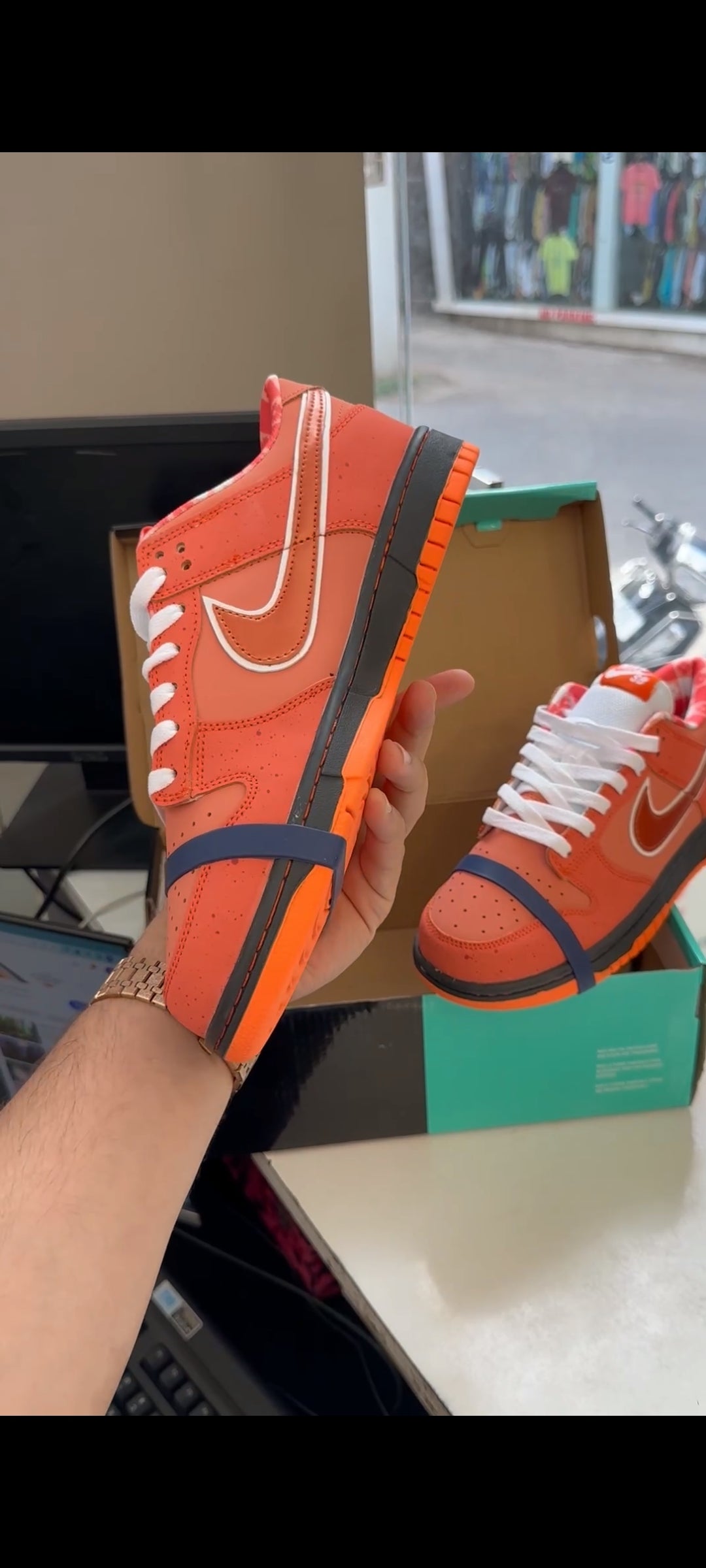 NIKE SB DUNK LOW LOBSTER ORANGE