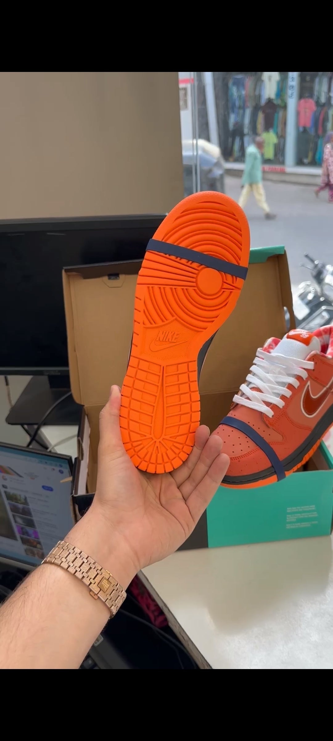 NIKE SB DUNK LOW LOBSTER ORANGE