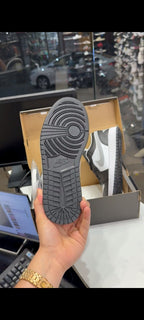 AIR JORDAN 1 LOW PARTICLE GREY