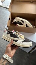 NIKE AIR JORDAN TRAVIS SCOTT LOW