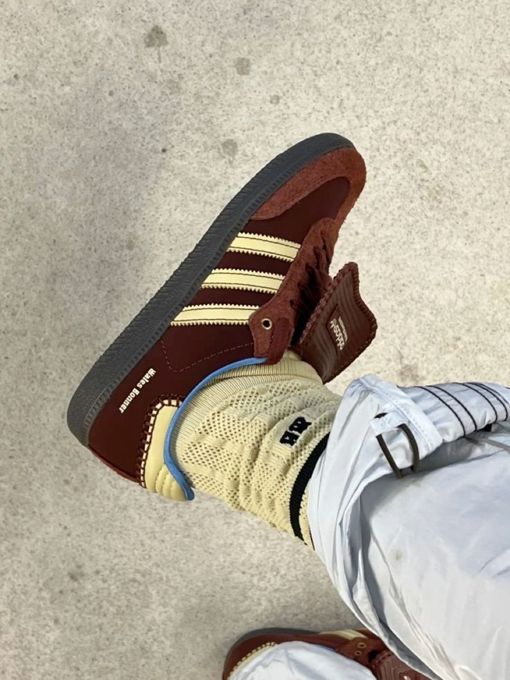 ADIDAS  WALES BONER BURGUNDY